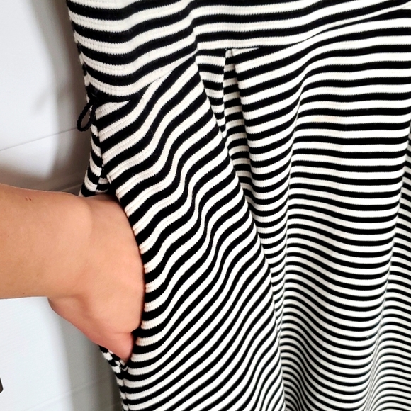 Black and white stripe, strapless, fit and flare dress - Picture 7 of 8